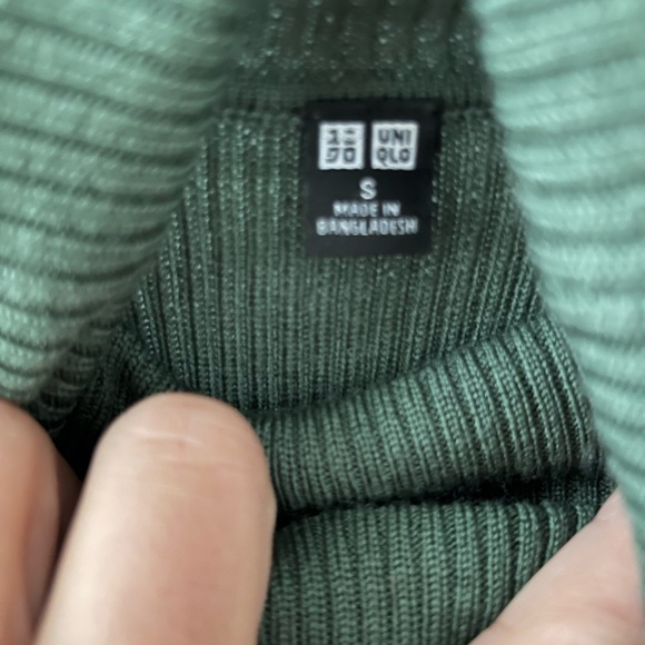 Uniqlo Turtle neck wool sweater - Picture 5 of 5
